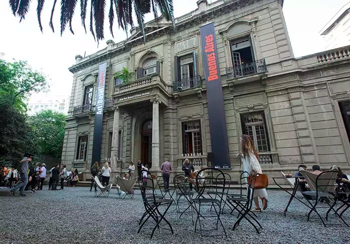 ArtBasel's tweet photo. 'From Bilbao to Buenos Aires: can art revitalise a city?' by Jan Dalley via @FT: https://t.co/Qmz5z1hWVZ #ArtBaselCities https://t.co/5inF6nDAXA