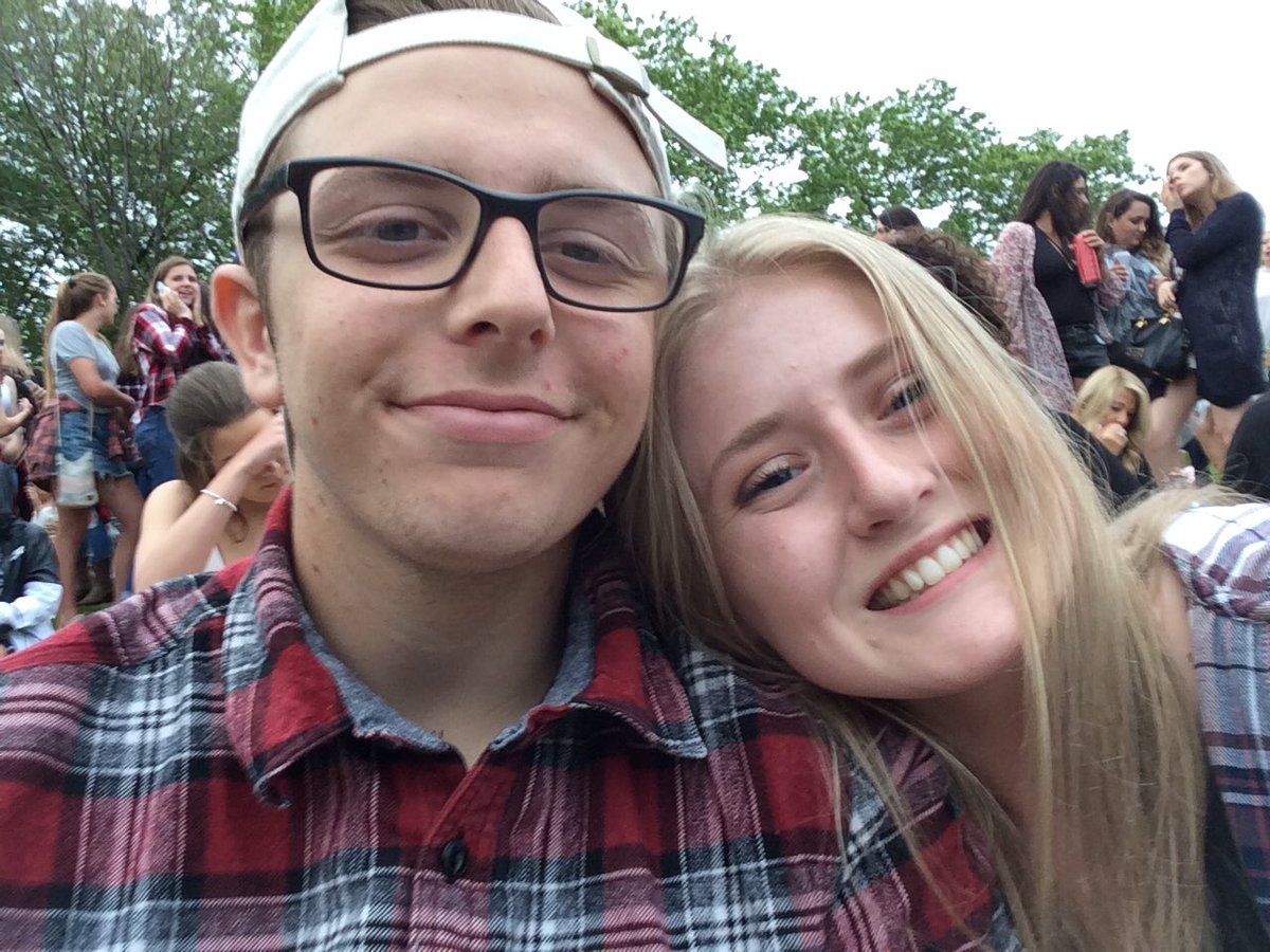 ShottonRobert's tweet photo. I can't believe that I met the love of my life on a high school staircase... a 14 year old kid just trying to find my next class but I found the girl of my dreams, you will for ever and always be the prettiest girl I've ever seen staircase girl I love you. https://t.co/FnxEUlTVeo