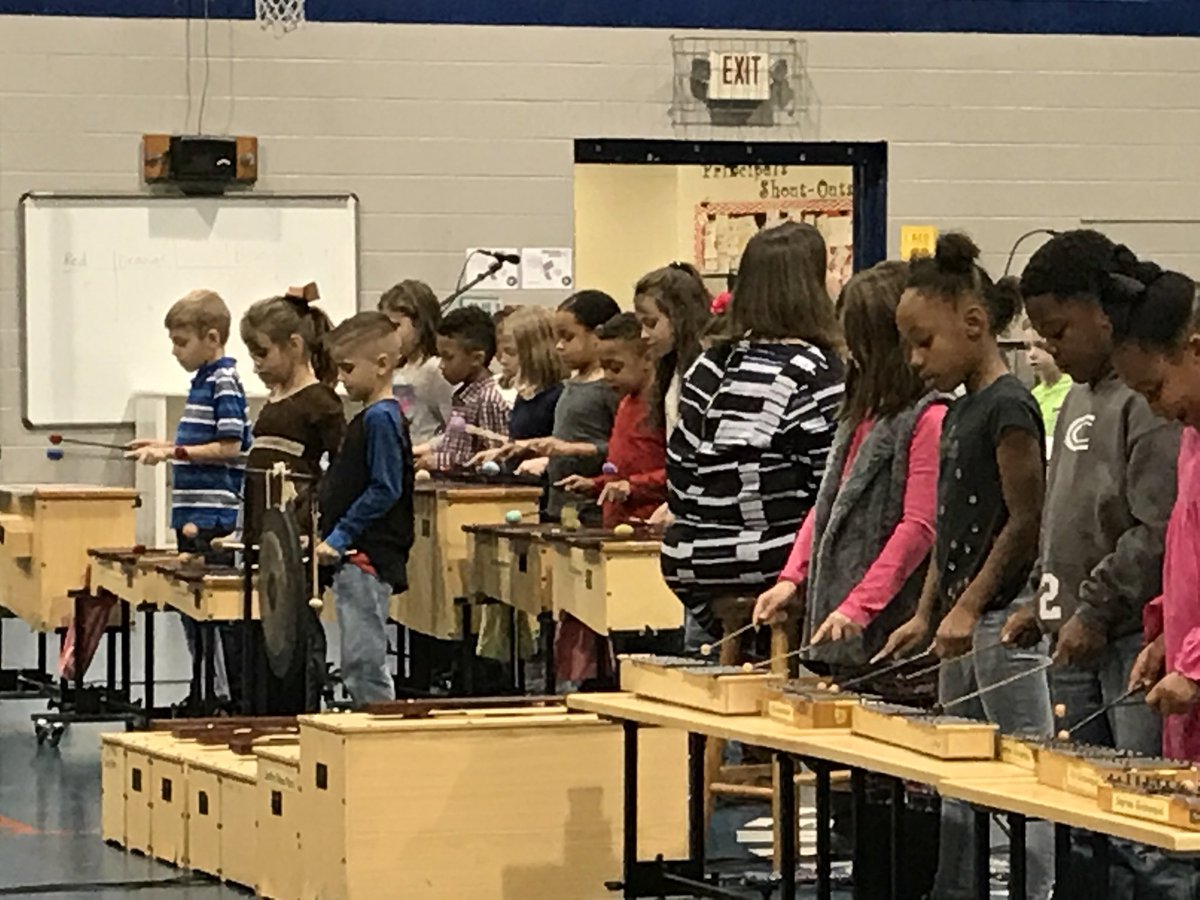 ClayCougarCubs's tweet photo. Second grade showing off their skills! 🎵 🎼 🎶 @JEFCOED https://t.co/vJEkKRmLYG