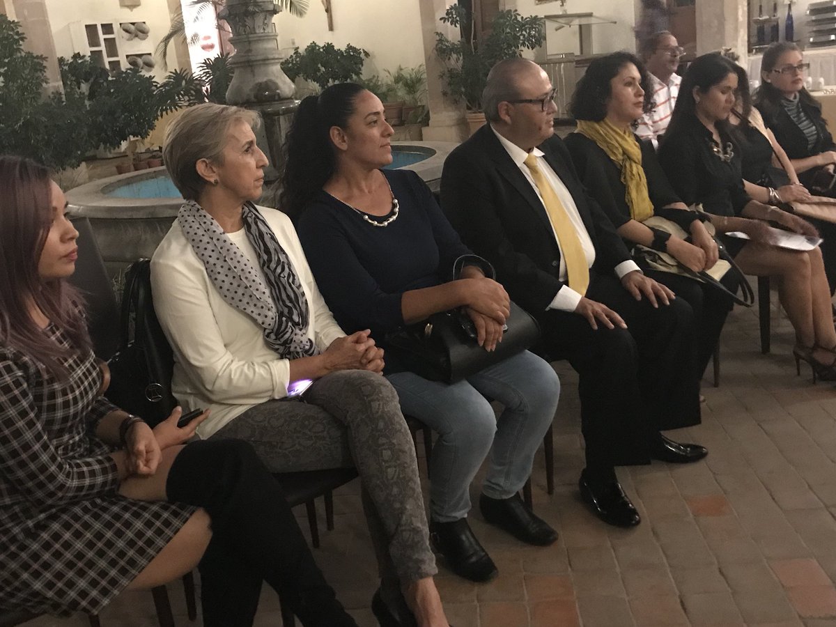 vicentedlCruzOs's tweet photo. Se registra la planilla Oro encabezada por Gabriel Salas para presidir el @ColeccDgo respaldado por un número importante de colegiados https://t.co/UQnZJrzqbA