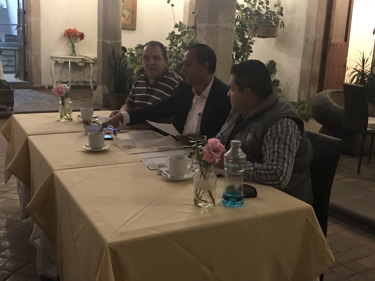 vicentedlCruzOs's tweet photo. Se registra la planilla Oro encabezada por Gabriel Salas para presidir el @ColeccDgo respaldado por un número importante de colegiados https://t.co/UQnZJrzqbA