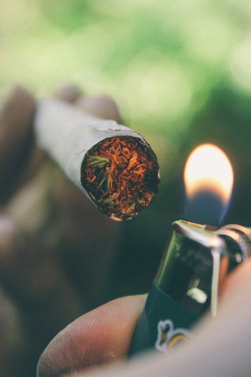 HIGH_TIMES_Mag's tweet photo. Spark one! It's Friday https://t.co/KQBox3xrgM
