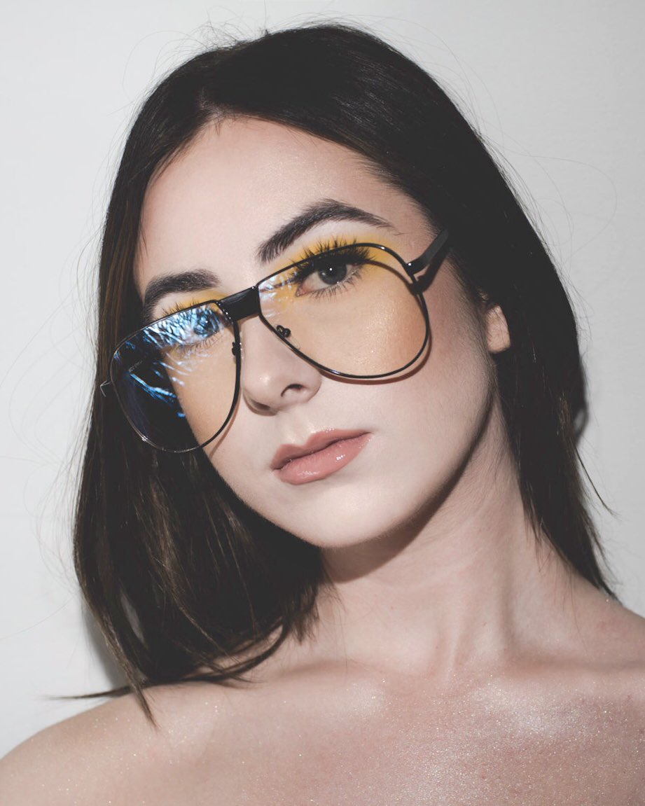 h0m0milk's tweet photo. If it’s yellow, let it mellow 🍋 #Photography #LookingForInternship https://t.co/Xx4XE1CDNq