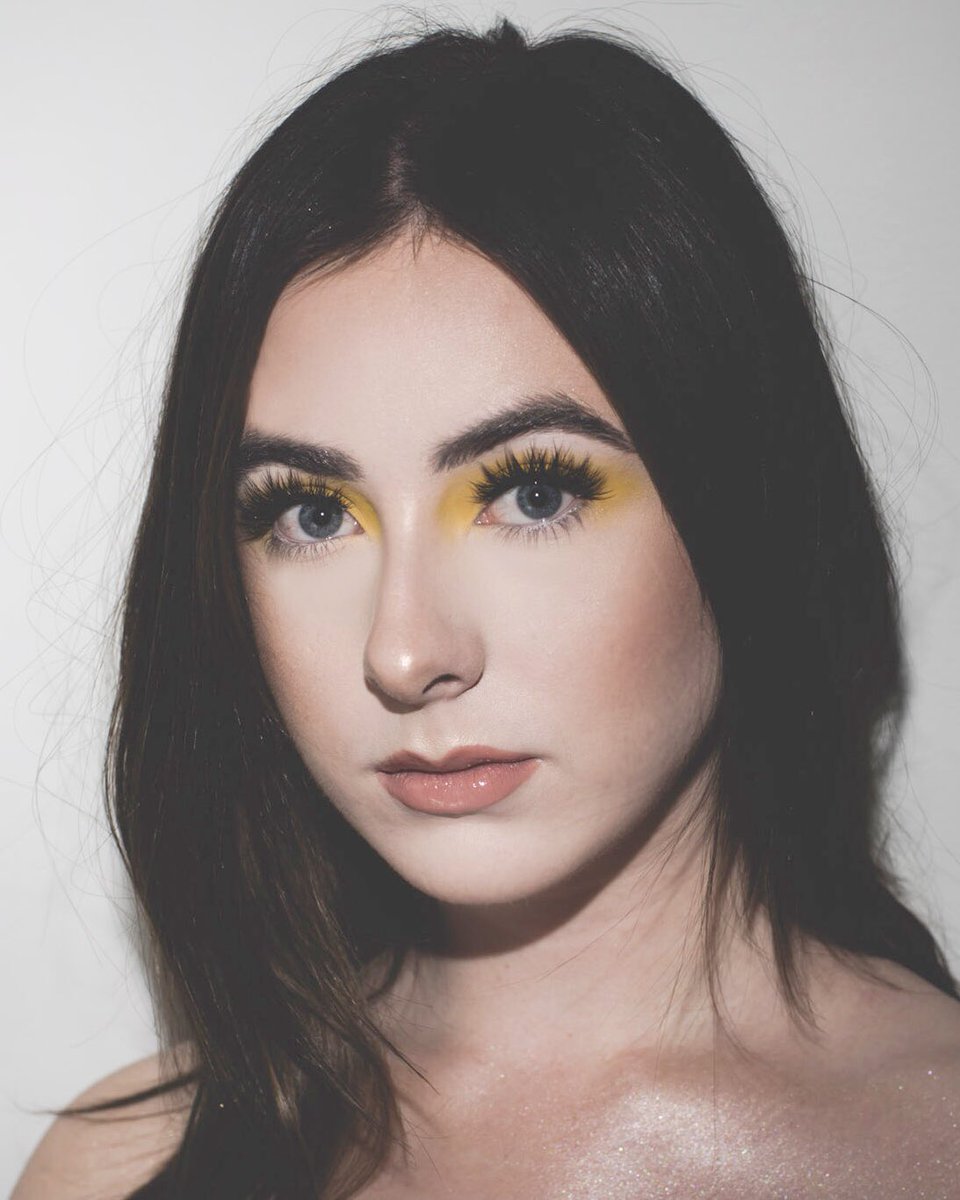 h0m0milk's tweet photo. If it’s yellow, let it mellow 🍋 #Photography #LookingForInternship https://t.co/Xx4XE1CDNq