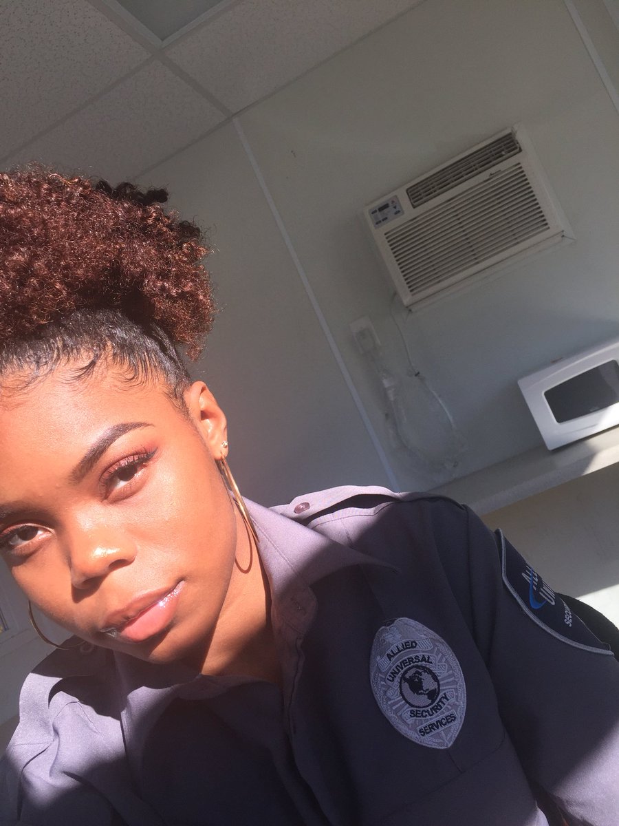 straddleyomind's tweet photo. #FineWomanFriday #fineapplefriday @FineWomenFriday https://t.co/KjPaerHfTu