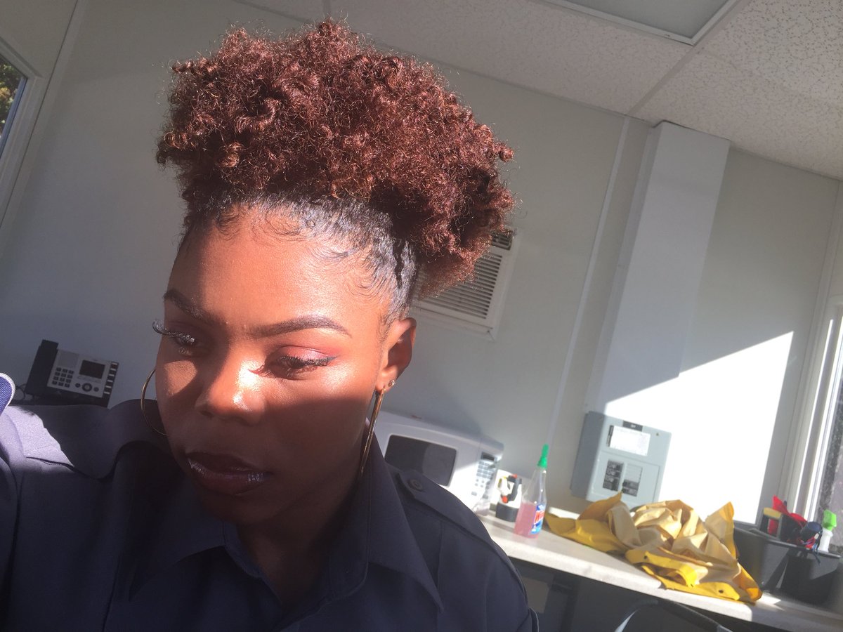 straddleyomind's tweet photo. #FineWomanFriday #fineapplefriday @FineWomenFriday https://t.co/KjPaerHfTu