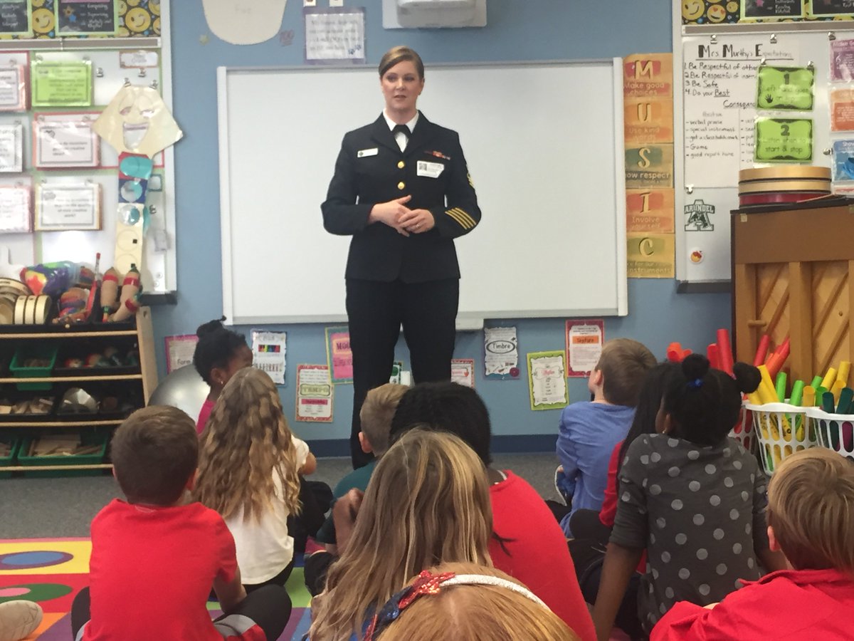 CES_CArts's tweet photo. Chief Jennifer Stothoff, a soprano vocalist with the Navy Sea Chamters Choir, performed the National Anthem in our music class today! @kauffmanmusic #wehadlotsofquestions 
#shesperformedforalllivingpresidents
#didyoumeetgeorgewashington? https://t.co/fnQmo2KhSk