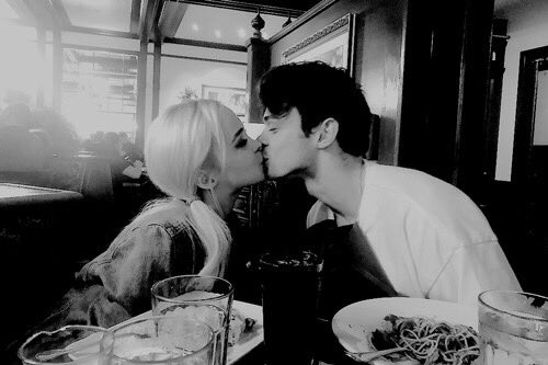 Gil_Gaston_'s tweet photo. Dawwwwww ❤️ @Elena_Dil @Harry_Hook_ https://t.co/K3uGTfBNDN