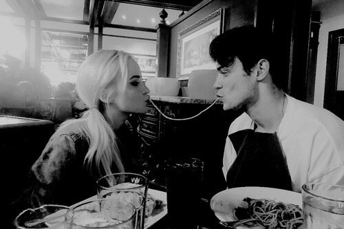 Gil_Gaston_'s tweet photo. Dawwwwww ❤️ @Elena_Dil @Harry_Hook_ https://t.co/K3uGTfBNDN
