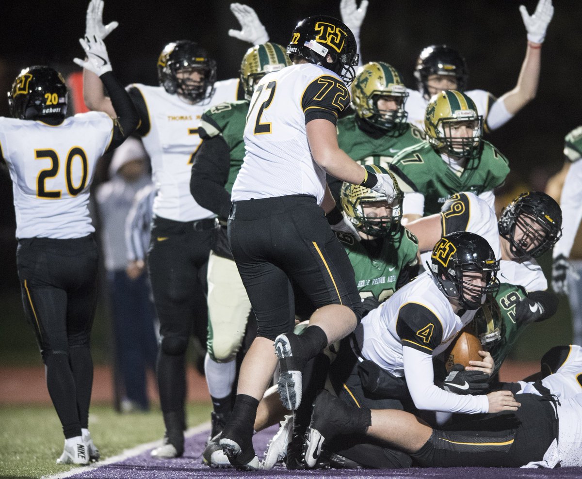StephChambers76's tweet photo. Thomas Jefferson leads Belle Vernon football 21-0 at halftime in their semifinal. #WPIAL #WPIALfootball https://t.co/1meNzqpZf1