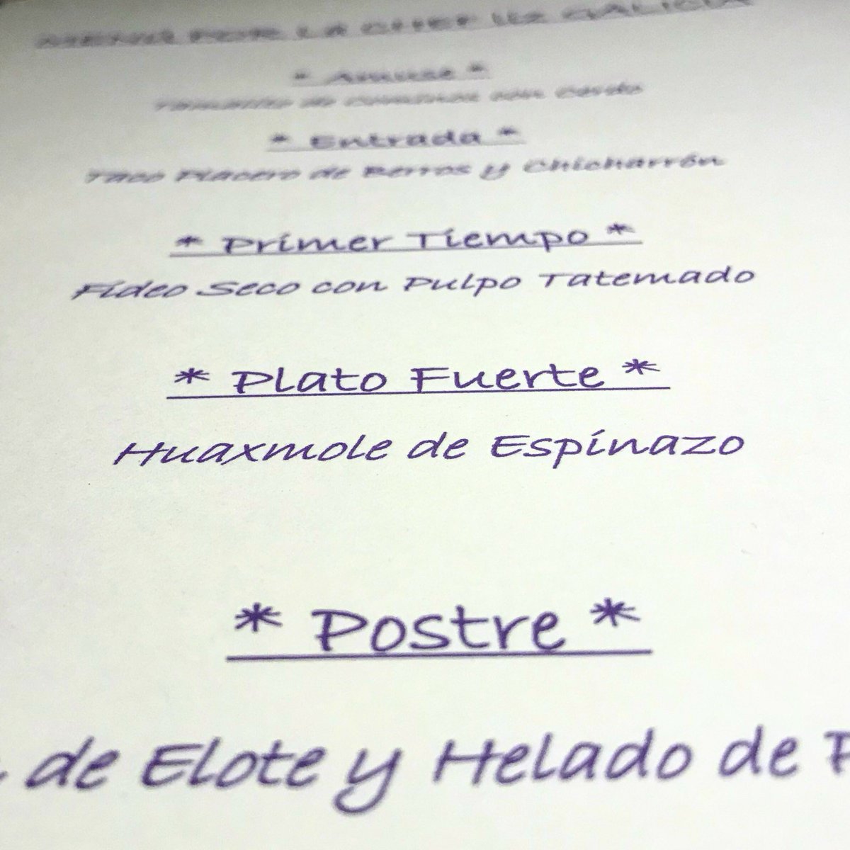 sabormexico's tweet photo. En el mar, efectivamente, la vida es más sabrosa. Claro que ayuda que te vengas a cenar un menú especial de @liz_galicia en el @TulumFSWF y que puedas ver la palabra Huaxmole en el menú. Amo mi vida.
#mexicanfood #cocinamexicana #foodfestival #tulumfswf https://t.co/kg9t3tVlEP