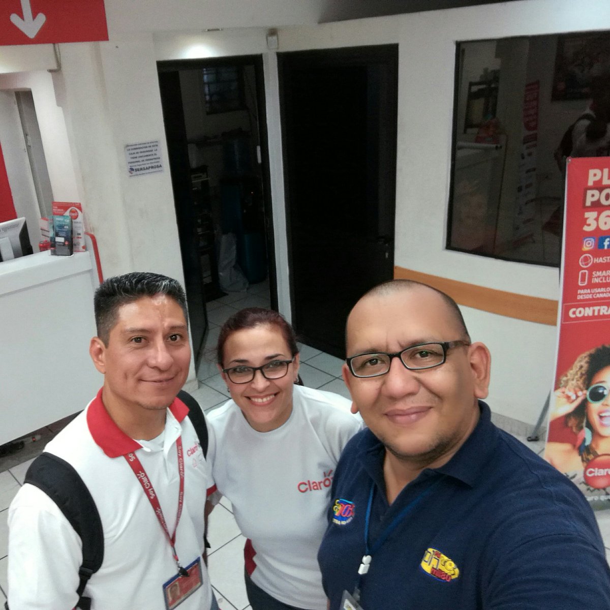 willitonavas's tweet photo. #AgenciaClaroAyutuxtepeque #ViernesDePromociones #Multimedia #Pospago #CableMovil #UnidadMovil @claroelsalvador @mil80 @RadioMil80 @cadenacentral https://t.co/zbWIaueygC