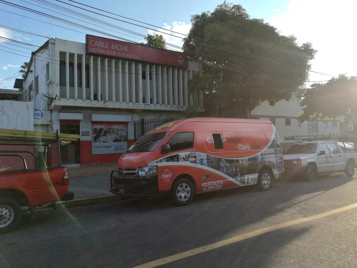 willitonavas's tweet photo. #AgenciaClaroAyutuxtepeque #ViernesDePromociones #Multimedia #Pospago #CableMovil #UnidadMovil @claroelsalvador @mil80 @RadioMil80 @cadenacentral https://t.co/zbWIaueygC