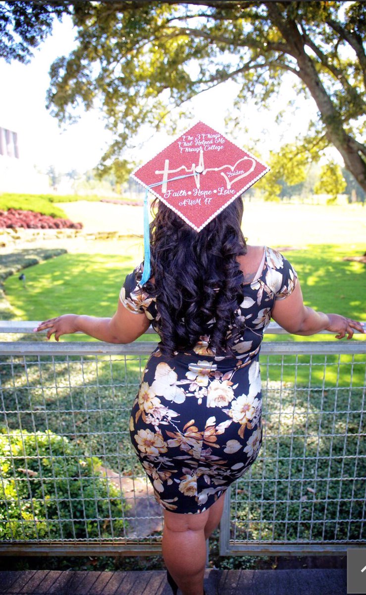 __zukie's tweet photo. Graduation👩🏾‍🎓 is less than a month away! Get you a #BlackEducatedQueen😉 https://t.co/QMCm4puZxy