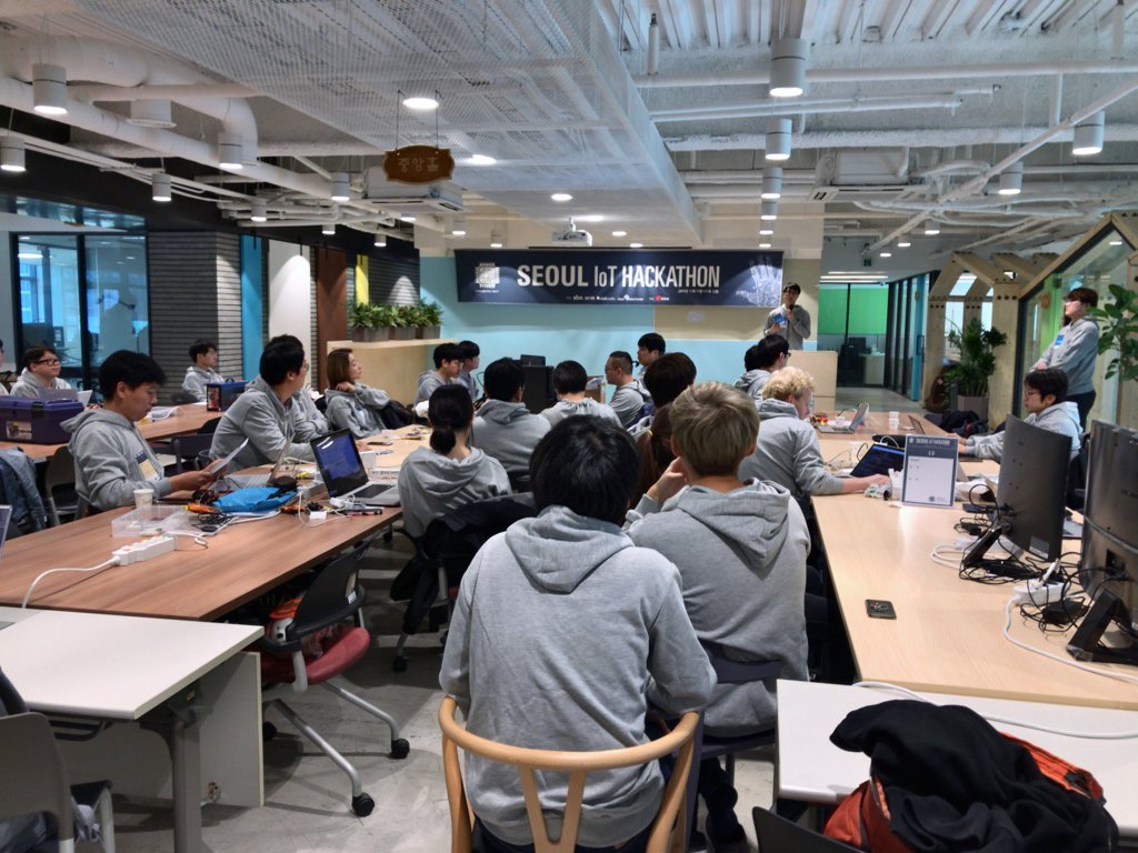 toyowata's tweet image. Seoul IoT hackathon 始まったー。 #armmbed