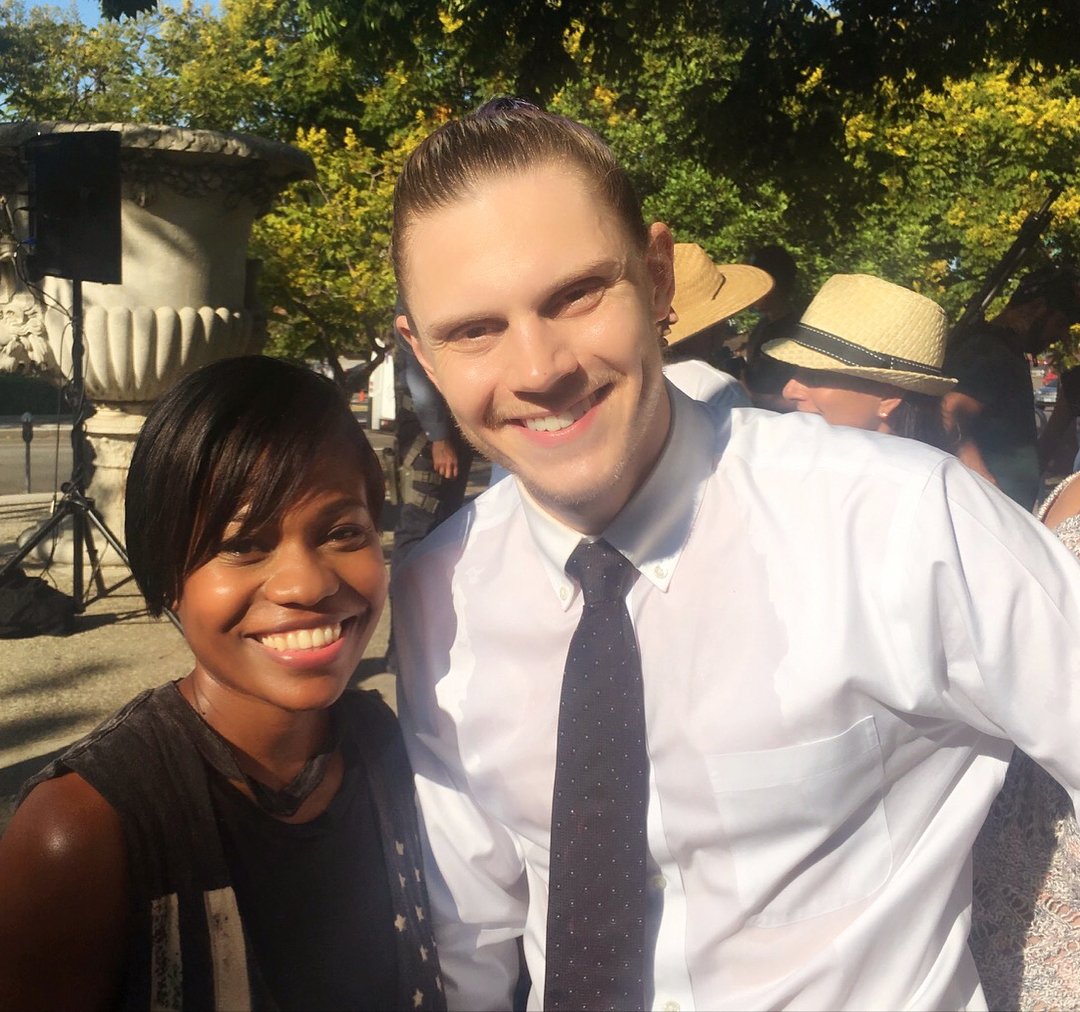 EvanPBrazil's tweet photo. Evan com as atrizes Annie Gonzalez e Monique Gall durante as gravações do 10º episódio de #AHSCult. https://t.co/zoV3delpkv