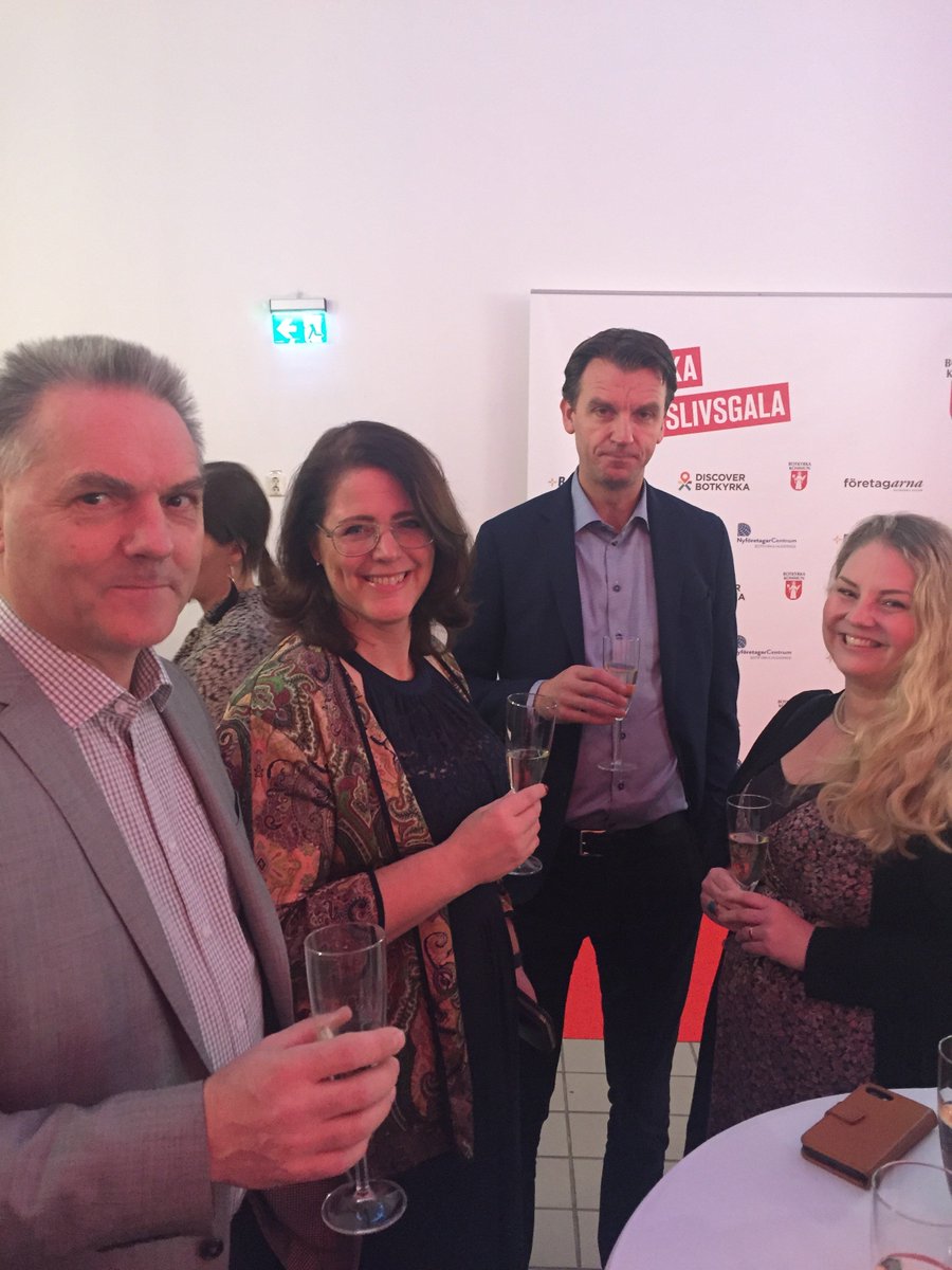 annaanderberg1's tweet photo. #Botkyrka Näringslivsgala för företagare med näringslivsteamet @EbbaOstlin @subtopia #Alby https://t.co/BPIg8mEoXL