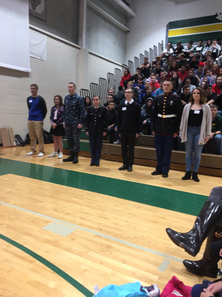 SteveOlson61's tweet photo. An awesome display of patriotism today at CLS - great job Gator Nation! You did America proud today.    #D155Inpire https://t.co/zcl2IHeT2O