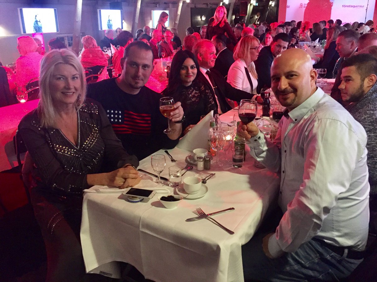annaanderberg1's tweet photo. #Botkyrka Näringslivsgala med  företagare &amp; show
#Alby #subtopia https://t.co/Ns2xZE2UqI
