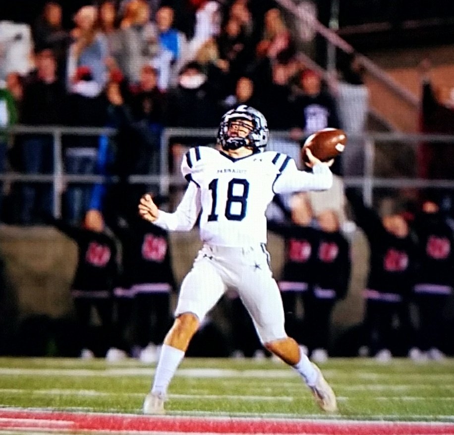 crfoto1's tweet photo. TD FARRAGUT! @JakeEvans_13 has a HUGE throw down field that leads to a touchdown! FHS 6 - MHS 38 WITH 1 MIN LEFT IN GAME.  @FarragutFB #FARRAGUTSTRONG https://t.co/ixG1Liorwv