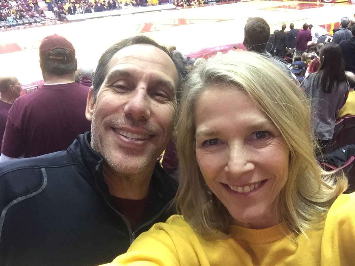 ALKYes's tweet photo. Gopher Basketball time! #Gophers https://t.co/giZ7t95xbo