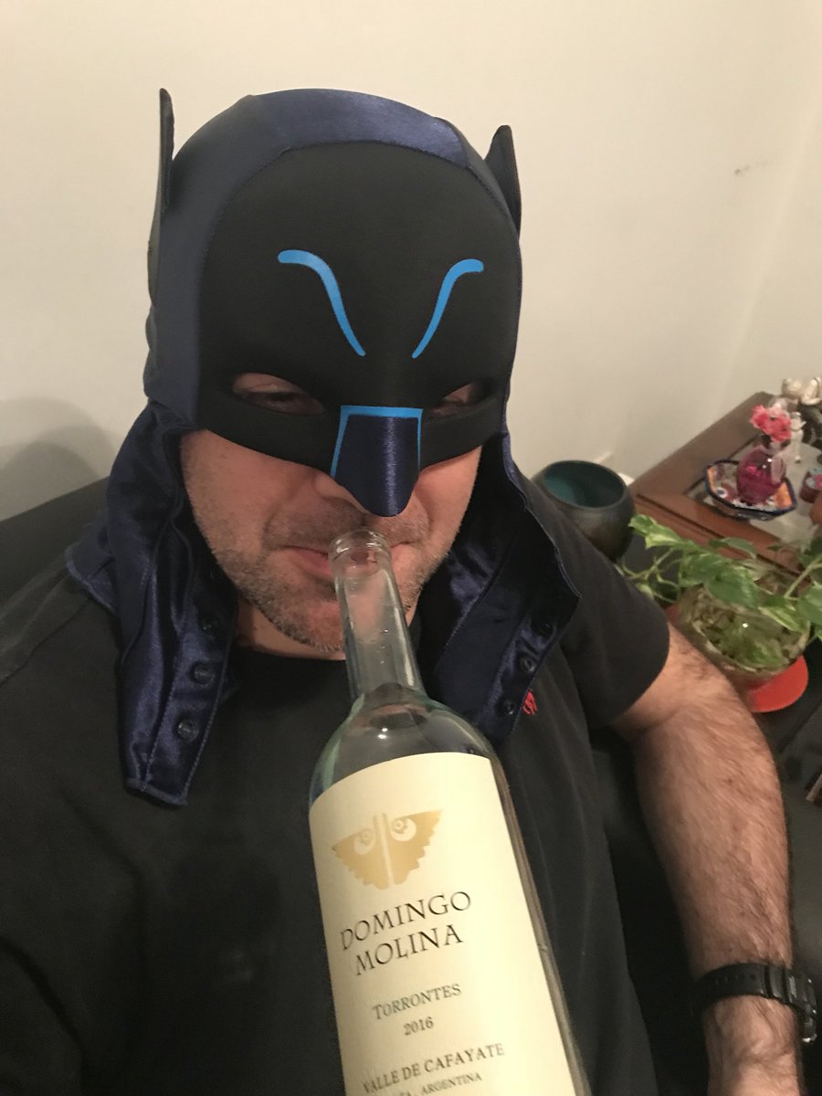 Ni batman resiste el torrontes de <a href="/rdcafayate/">Rafael Domingo</a> Que pedazo de Torrontes!!! #salu