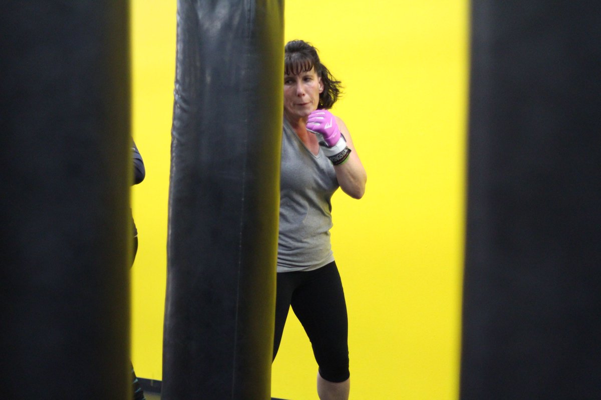 GarettUpgraded's tweet photo. Grab those gloves and get into class tonight! #glovesonpoundsoff π₯
π₯
π₯
#ckofit #ckounited #ckoaddicts #realbagsrealresults #cko #unitedwesweat #fitfam #fitspo #mondaymotivation #mondayfunday #getstrong #getaddicted #exercise #FreeTrialClass https://t.co/WrLUHiFkMH