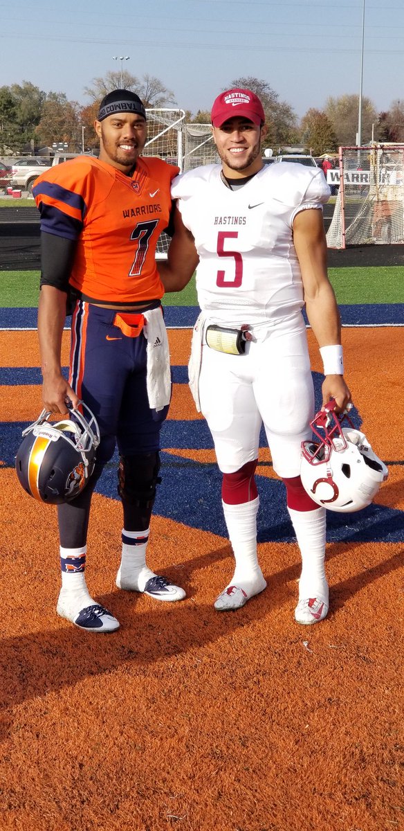 Huskerdogg's tweet photo. The joys of football: Competitors on the fields, humble and respectful of the game off the field. #CodeRed #5Cloyd #Broncos #HastingsCollege #Midlands #GPAC https://t.co/C5xugLk9xl