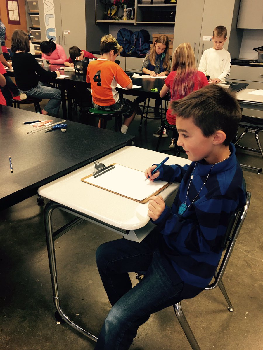 MLEPrincipal's tweet photo. My honorary assistant principal learning to give #30secondfeedback during a class observation. #principalsinaction #momsasprincipals #LLAP https://t.co/J5gMMph96J