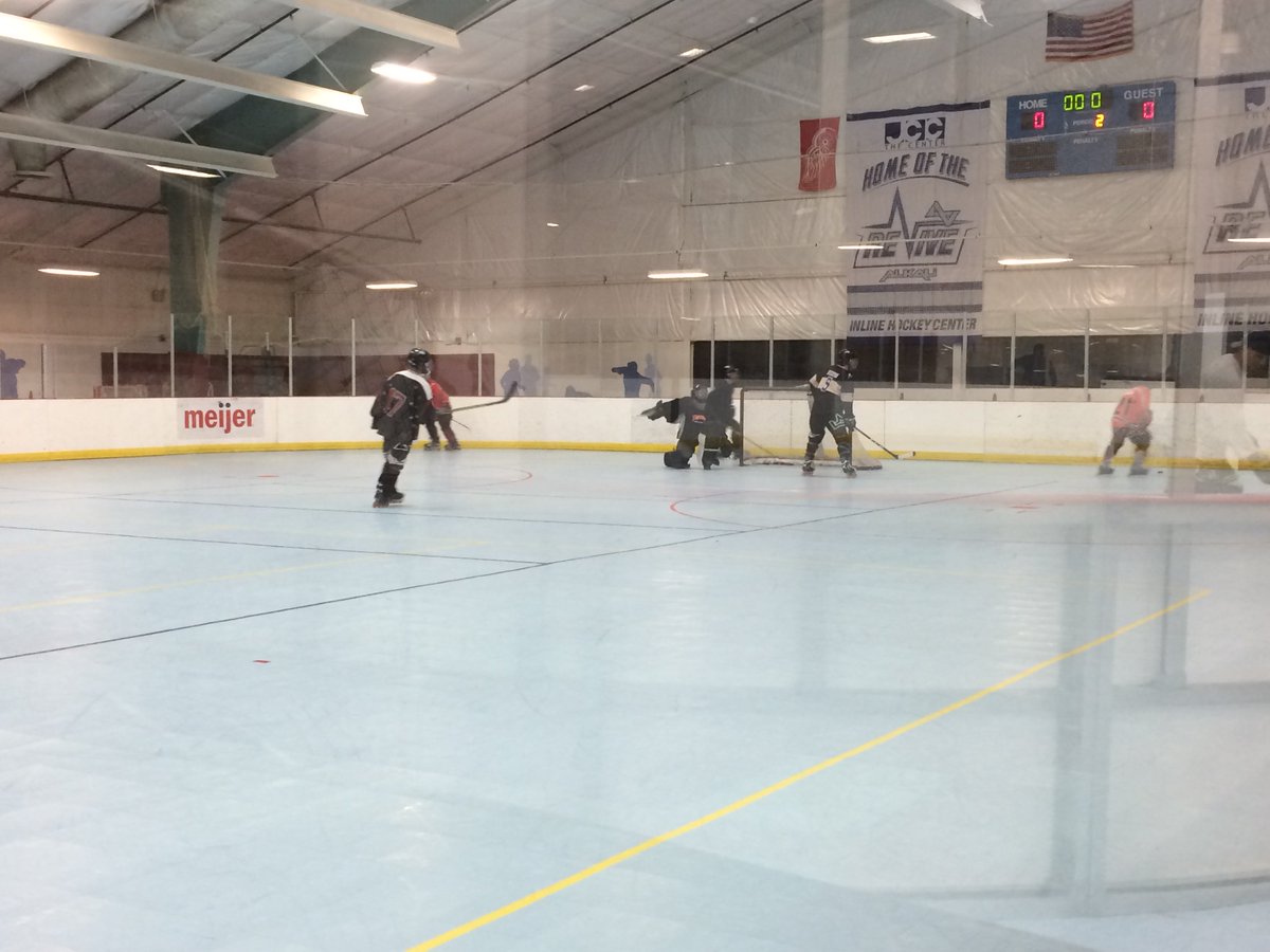 EMUroller's tweet image. Great practice tonight! Getting ready to play next weekend in Cincinnati, Ohio! #EMUEagles #dirtybirds #rollerhockey #inlinehockey #mcrhl