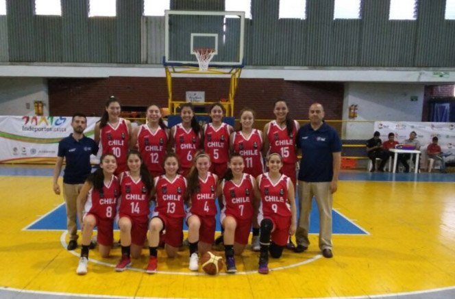 MindepChile's tweet image. ¡TÍTULO HISTÓRICO! Chile 🇨🇱 se impuso a Brasil 🇧🇷 por 80 - 58 en la FINAL 🥇del Sudamericano de Básquetbol Sub 14 🏀 en Colombia y se queda con la Copa 🏆 del torneo. ¡Felicitaciones Campeonas! 👏👏👏