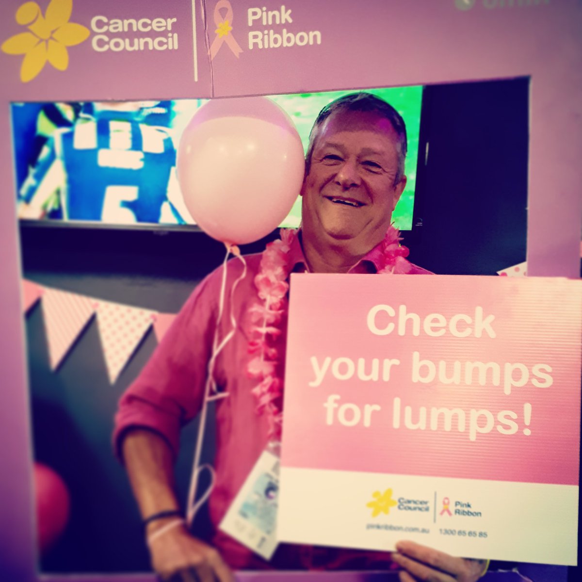 cocktails4mums's tweet photo. Paul Connolly from @livingroomtv showing his support for @CCNewSouthWales at Pink By The Pitch which was held at the @CCMariners 2-0 win over @SydneyFC last night! #womenscancers #pinkevents #centralcoast #fundraiser
#CCMvSYD #football #soccer https://t.co/oHOPGUQ1lz