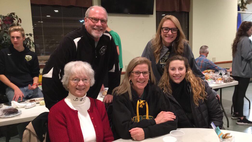 CoachBAMetcalf's tweet photo. Metcalf’s enjoyed the PC Soccer Steak Fry at the Osseo-Maple Grove American Legion! Thanks for dining with us-Sorensen’s😊#PCPiratePride⚽️ https://t.co/E8ba5bYt08