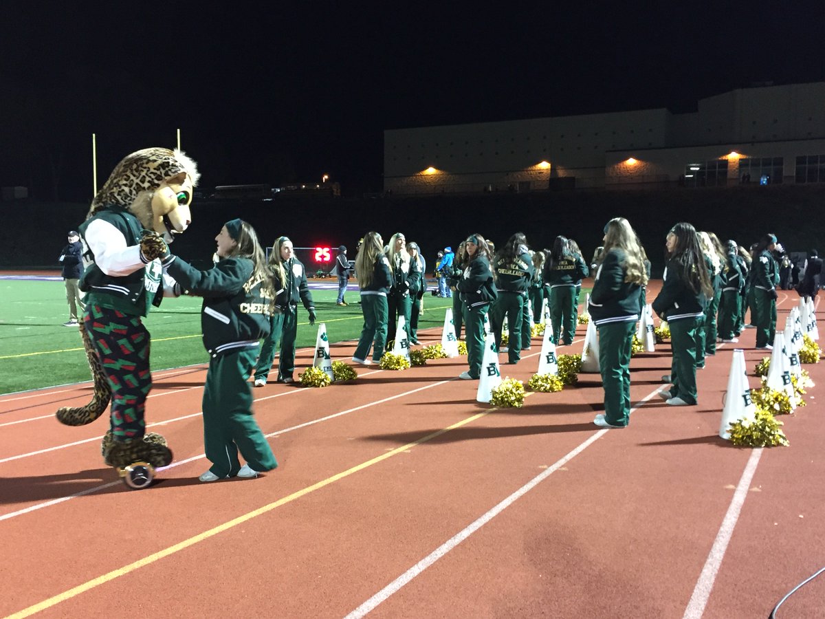 HSFootballPGH's tweet photo. The Comcast Spirit Award goes to @wjhsd @thejungle_2018 https://t.co/ESLLUpTlgW