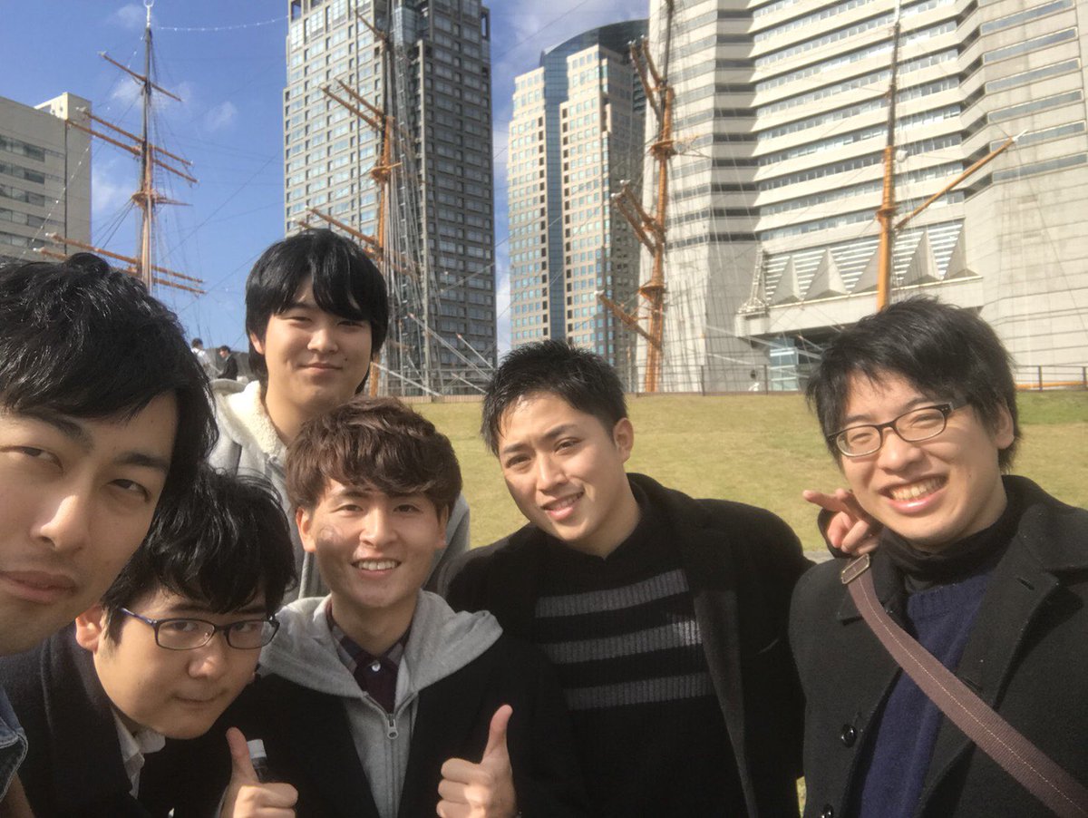 Gosign_Acapella's tweet photo. みなとみらいはやっぱり景色が良いですね〜🎡
そんなみなとみらいでGosignのライブが13:50からあります！🎤

場所はみなとみらいの大きな船の近くシーカヤックパークです！🚢

皆様のご来場メンバー全員お待ちしております！😁

写真はライブ前のGosignです！

#ユニスト https://t.co/2J2zK54tsJ