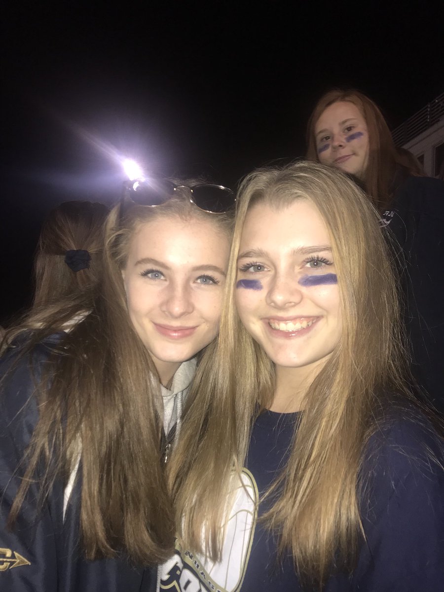 bellahutson_'s tweet photo. Happy 16th deej beej 69💛🌻 thanks for always being able to make me laugh 😊 so happy I get to celebrate with you!! love you  @djthompson270 https://t.co/jpeVZvbKek