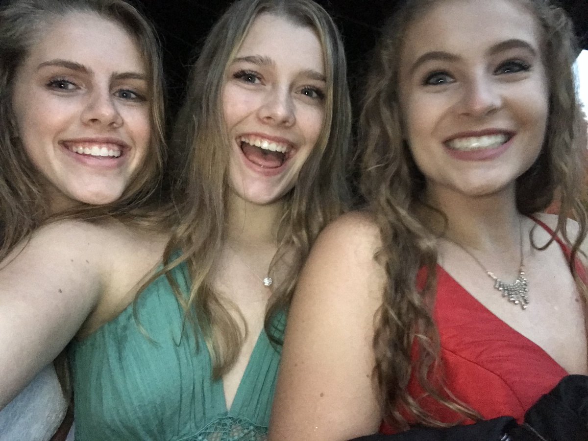 bellahutson_'s tweet photo. Happy 16th deej beej 69💛🌻 thanks for always being able to make me laugh 😊 so happy I get to celebrate with you!! love you  @djthompson270 https://t.co/jpeVZvbKek
