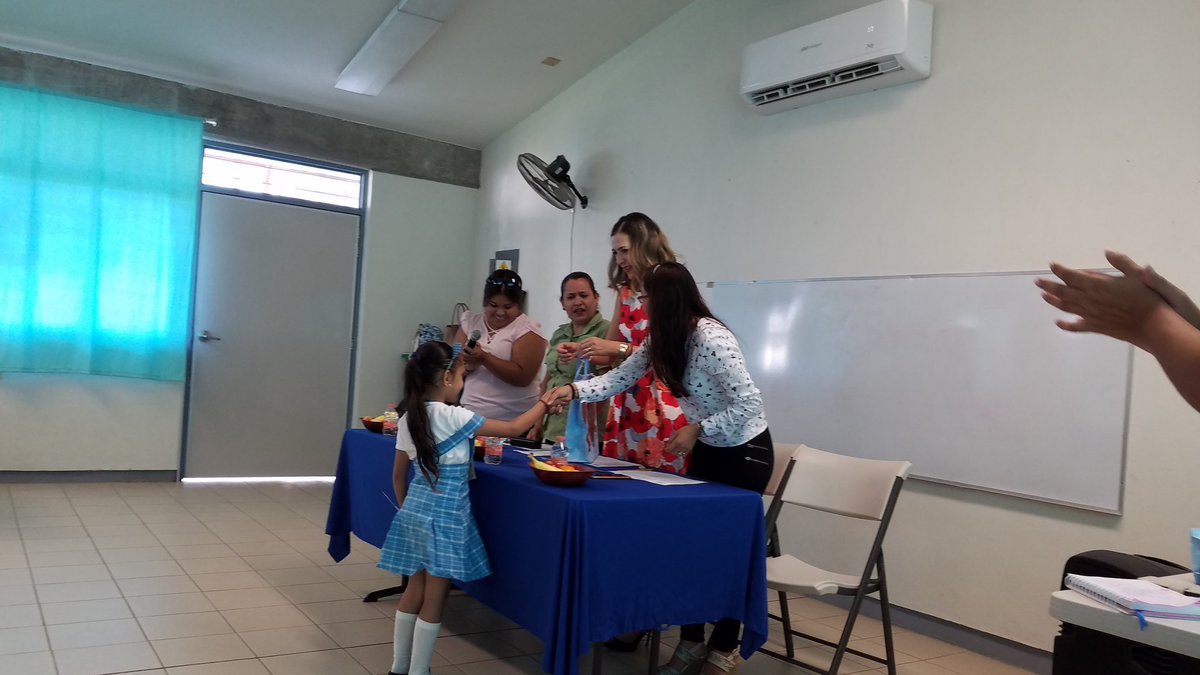 teinny_3's tweet photo. El trabajo de los docentes en las aulas culmina con aprendizajes significativos en los alumnos. "Concurso de fotografia" Jn. 715 #Z75 #AtpZ75 #educadorascomprometidas https://t.co/IXekvgL9OC