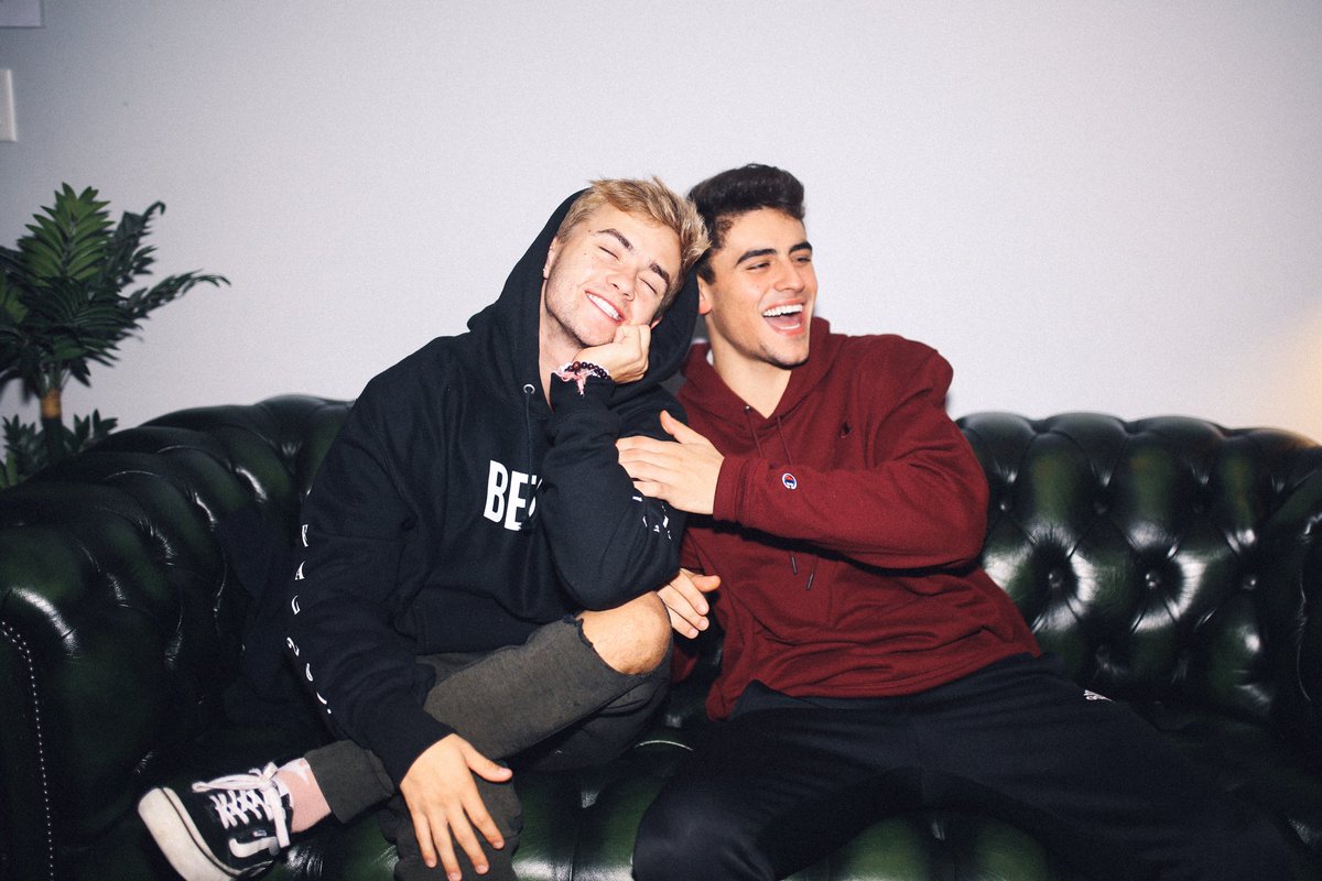 JackAndJack's tweet photo. TOUUURLIf333 https://t.co/eW5JVLKcfd