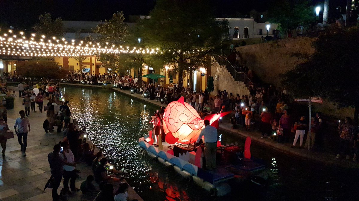 DeRollMTY's tweet photo. En los 10 años de #paseosantalucia Santa Lucía #ParqueFundifora https://t.co/6d7n9SkJLK