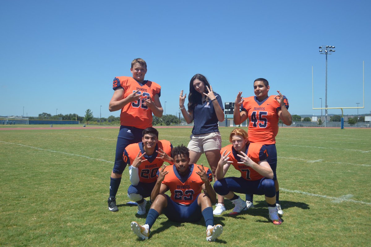 210kvngjaymusik's tweet photo. A truly unforgettable time. 4+ years together, I'm so happy I got to meet you guys when I did. Everything from @dbranscom pep talks to early morning workouts with @Coach_Nerio it couldn't have been a better time. I have grown so much. Thank you! #tcc #finishthefight #mark35 https://t.co/Q2GdaROdez