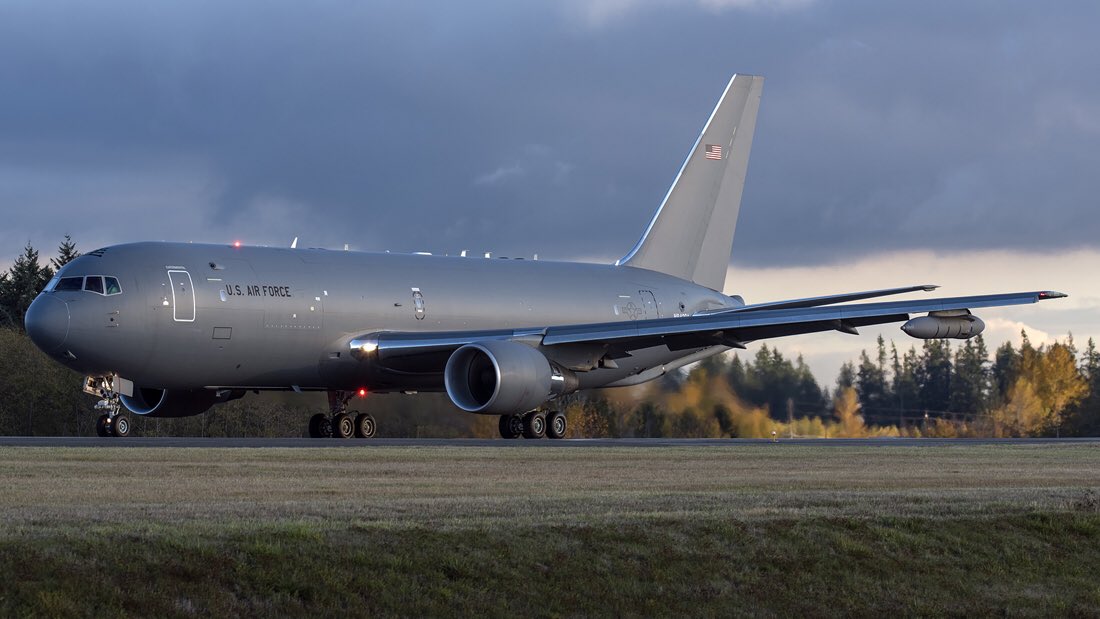 royalscottking's tweet photo. This afternoon @BoeingDefense KC-46 N842BA departed from #KPAE @usairforce 💪🏻🇺🇸💪🏻 https://t.co/UPrLBq16Da