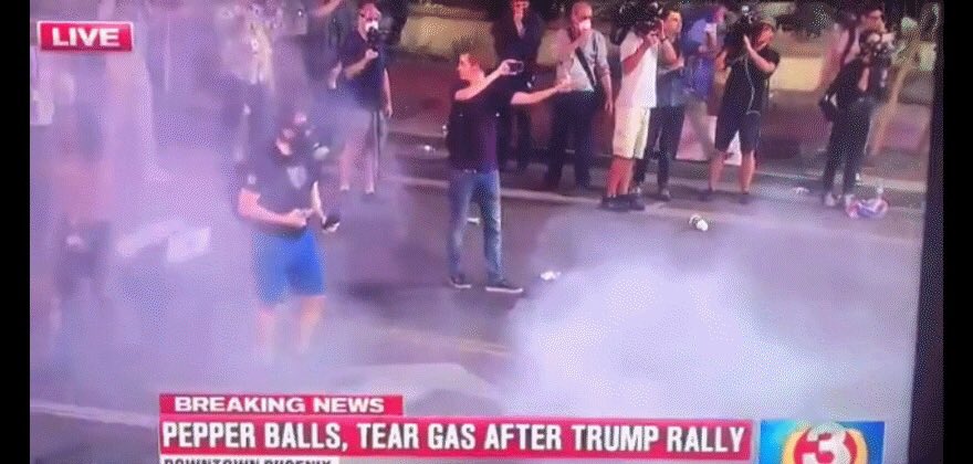 Palmetto_Inn's tweet photo. Please, Please, Please go back to the protest. #PEPPERBALLS #thatsgottahurt #thatsgonnaleaveamark #freedomofspeech #LivePD https://t.co/z97FEjtu1e