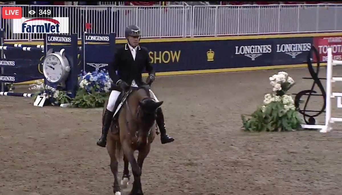 HorseNetwrk's tweet photo. Rider fact: Sharn Wordley drops his stirrups immediately after every round. #BadAnkle #FEIWorldCup #RAWF17 https://t.co/FUXdcHLdWn
