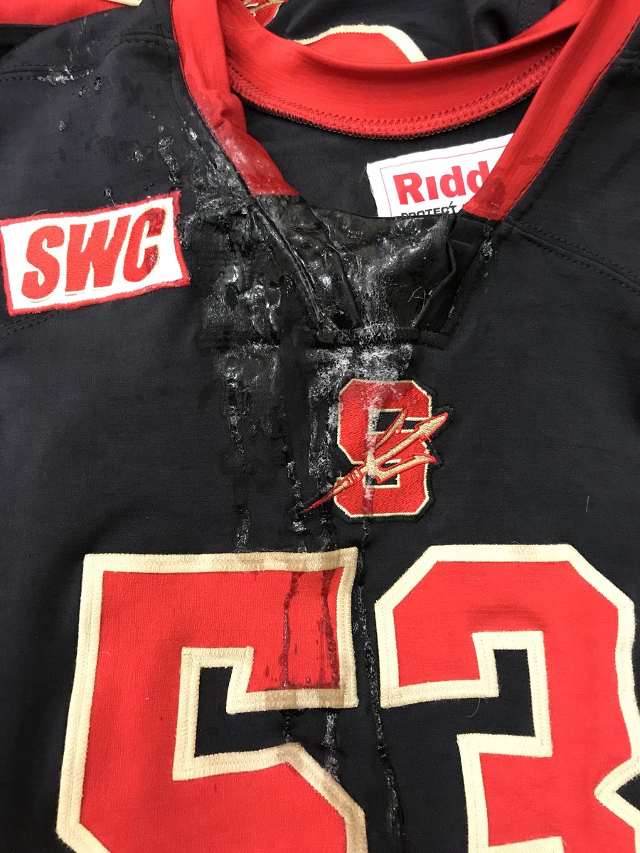 PetionJack's tweet photo. It’s just ice #StratfordFootball #RedDevils https://t.co/GbeKlcegmf
