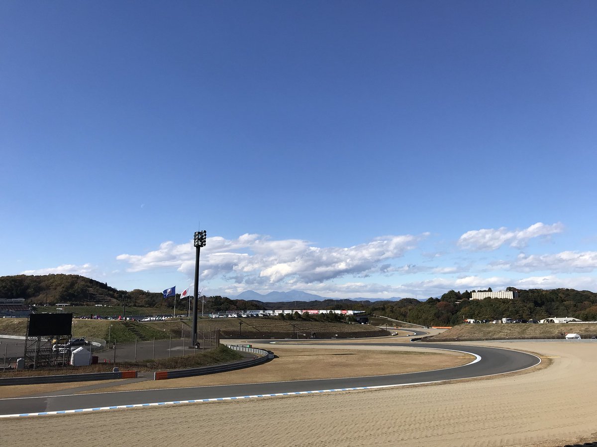 wingfarm's tweet photo. 1年ぶりのツインリンクもてぎ。
今週末はGT最終戦！
朝は曇り空だったけど、今は秋晴れの空に。 https://t.co/ltzWgrYOyb