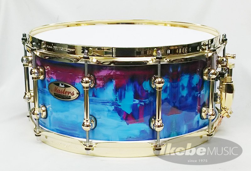 drumstation_sby's tweet photo. 【Pearl / #pearlcolorsinfinity】シェルスペックは、1970年代サウンドリスペクトした、レインフォースメント付のMRV!扱いやすいメイプル材のスネアドラムです!
見える表面によって模様も違います!素敵!https://t.co/sylbId9ybf https://t.co/V8H8sDCWIz