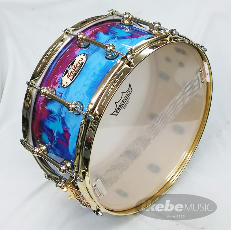 drumstation_sby's tweet photo. 【Pearl / #pearlcolorsinfinity】シェルスペックは、1970年代サウンドリスペクトした、レインフォースメント付のMRV!扱いやすいメイプル材のスネアドラムです!
見える表面によって模様も違います!素敵!https://t.co/sylbId9ybf https://t.co/V8H8sDCWIz