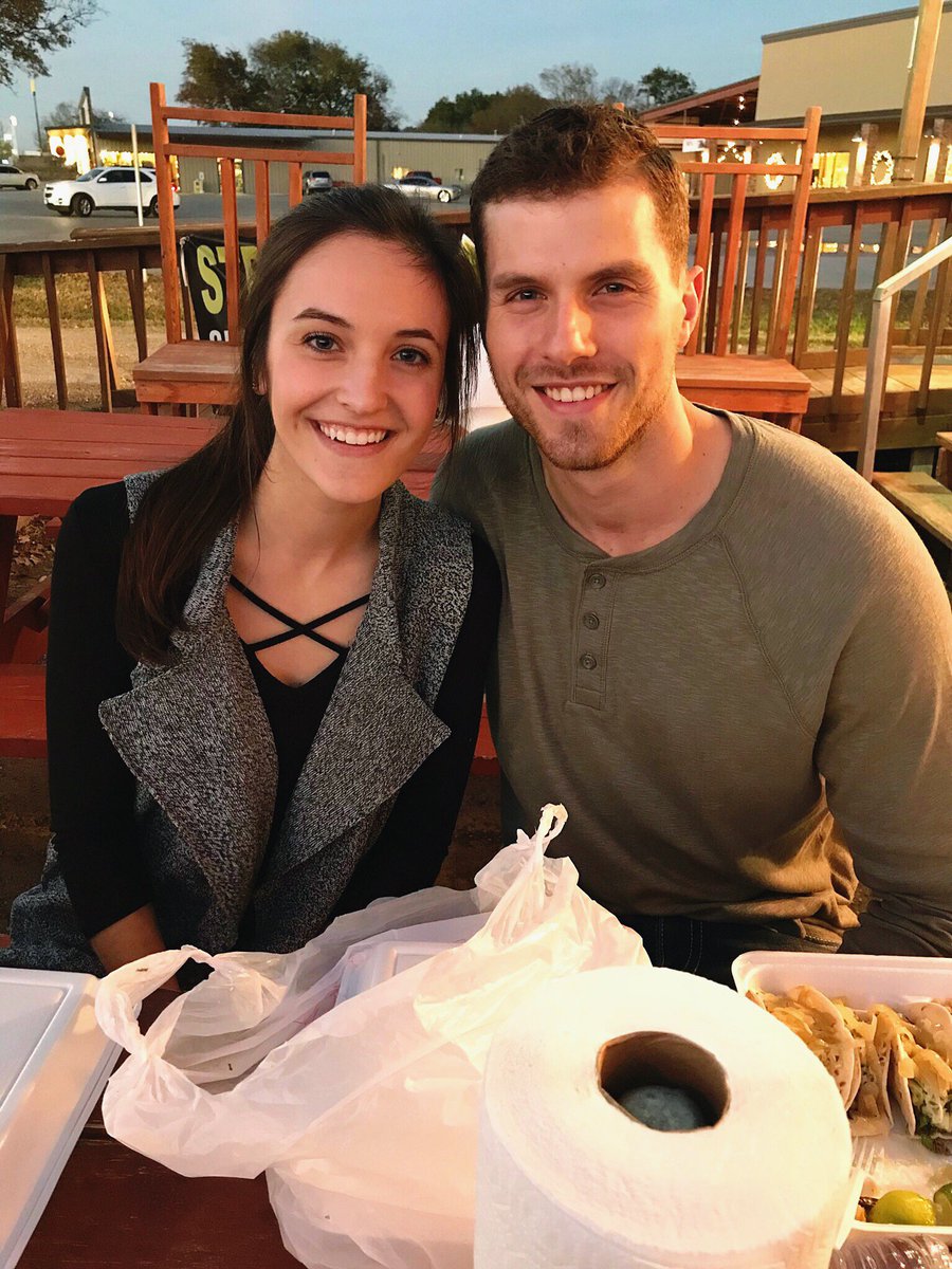 Rachel_Johnzz's tweet photo. Serious question: am I dating a model?
Serious statement: I have the sweetest man. &amp; he buys me tacos 😭 🌮 https://t.co/Rdz9Pn3Lwp