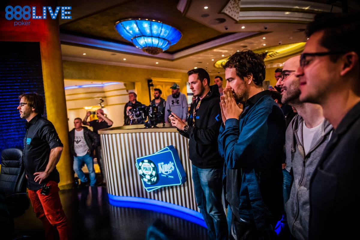 888pokerSpain's tweet photo. Martí Roca @IquinzePuigmal CAMPEÓN del Main Event de las @WSOPE
Enhorabuena por el brazalete, el premio de más de 1 millón de euros y, sobretodo, por la actitud ejemplar que has demostrado a lo largo de todo el torneo.
¡Tenemos mucho más que un brazalete! https://t.co/g0z0OfZli5